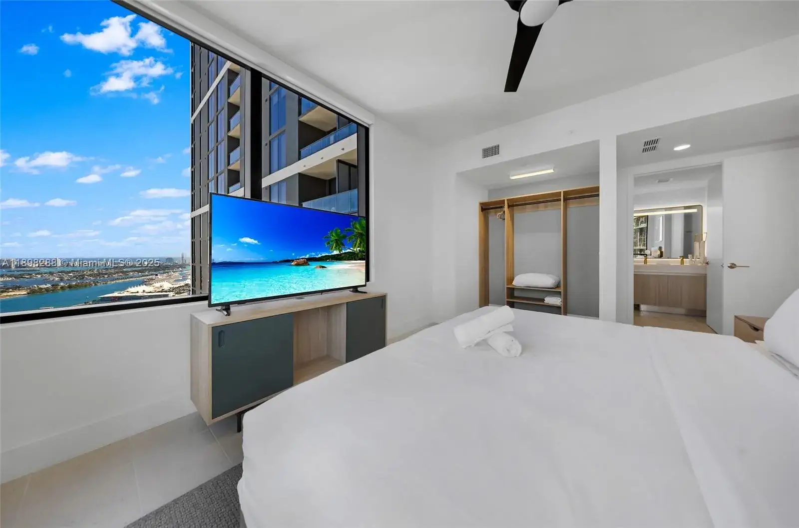 2 bedroom 2 bath Residential for sale at 159 NE 6th St # 4201, Miami FL 33132