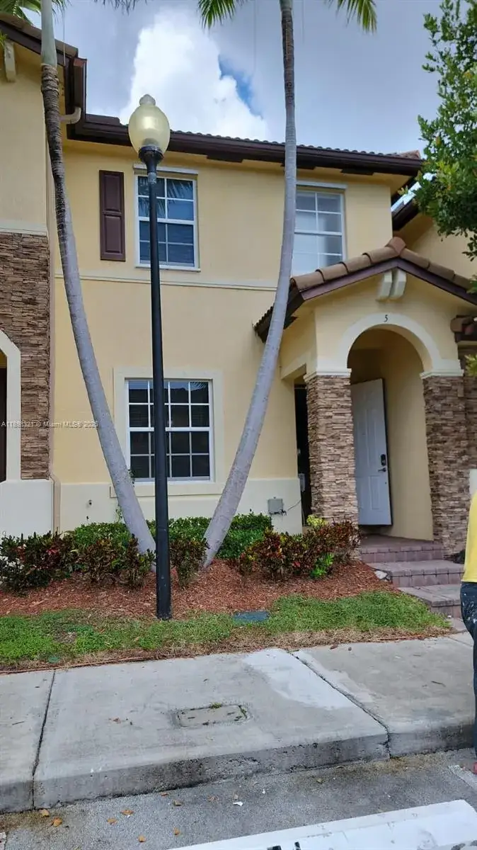 2 bedroom 2 bath Residential Lease for rent at 9031 SW 227th St # 5, Cutler Bay FL 33190