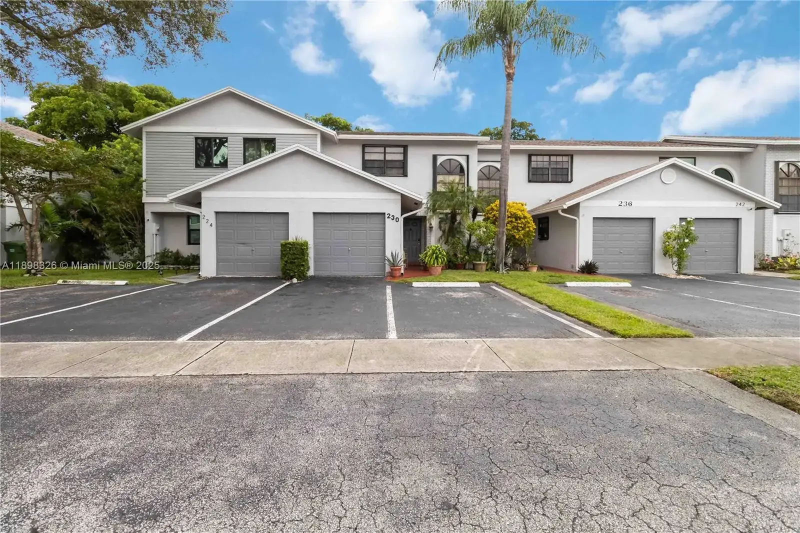 2 bedroom 2 bath Residential for sale at 230 NW 106th Ter, Pembroke Pines FL 33026