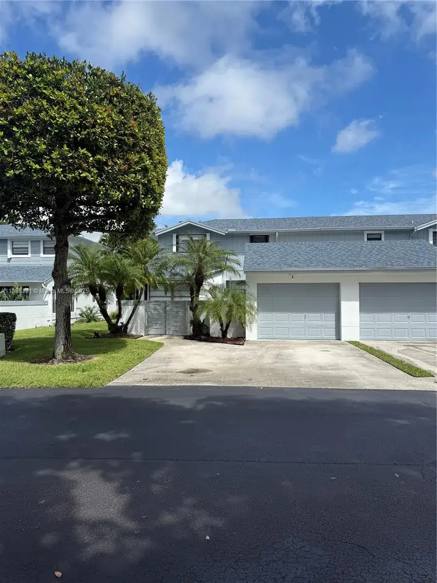 3 bedroom 2 bath Residential for sale at 9869 NW 52nd Ter, Doral FL 33178
