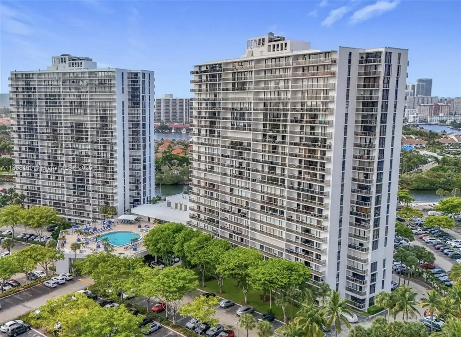 2 bedroom 2 bath Residential for sale at 3731 N Country Club Dr # 129, Aventura FL 33180