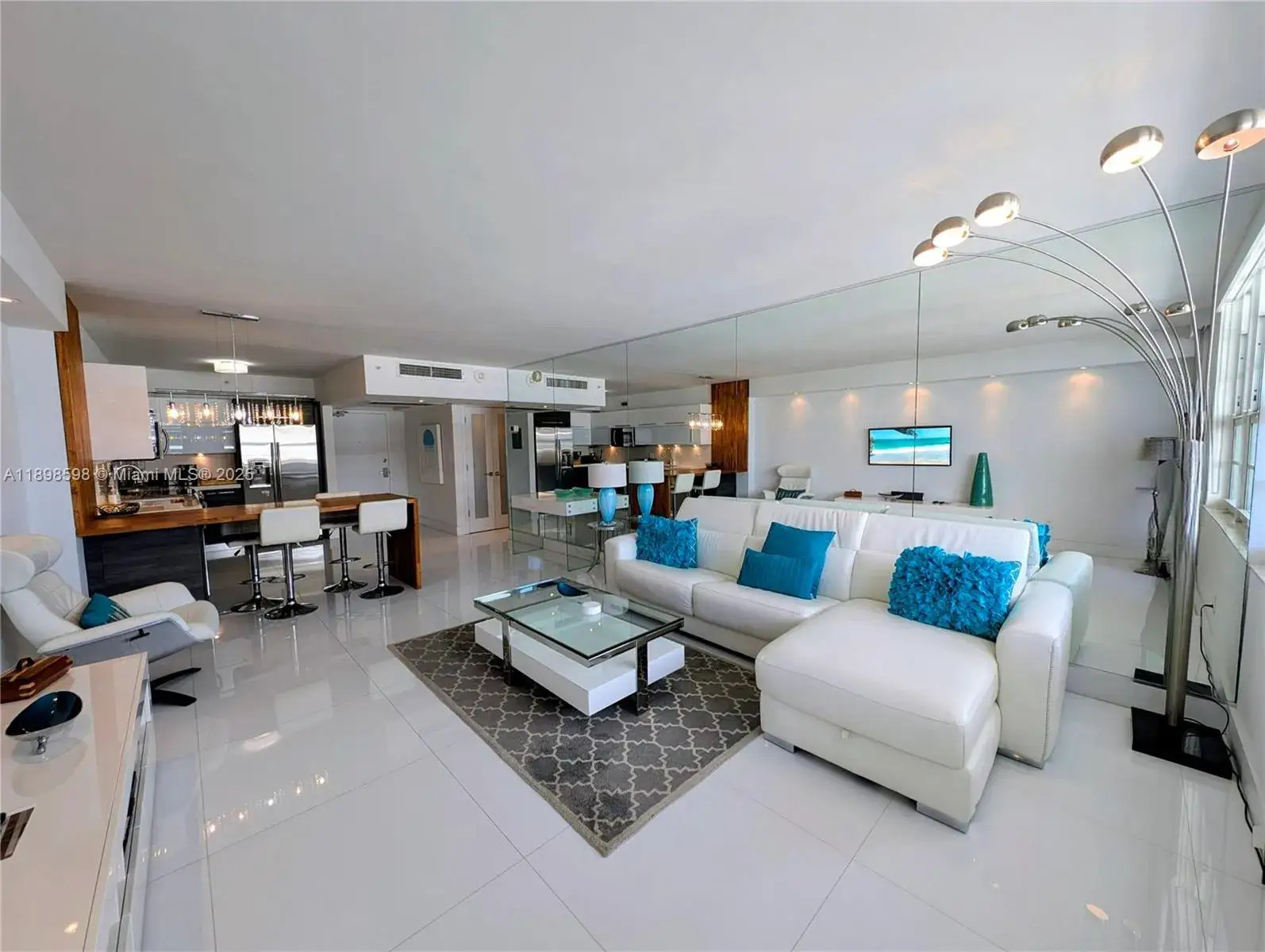 1 bedroom 2 bath Residential Lease for rent at 100 Lincoln Rd # 1008, Miami Beach FL 33139