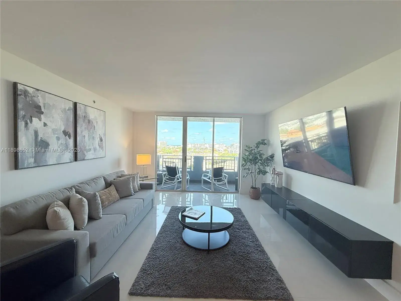 2 bedroom 2 bath Residential for sale at 90 Alton Rd # 909, Miami Beach FL 33139