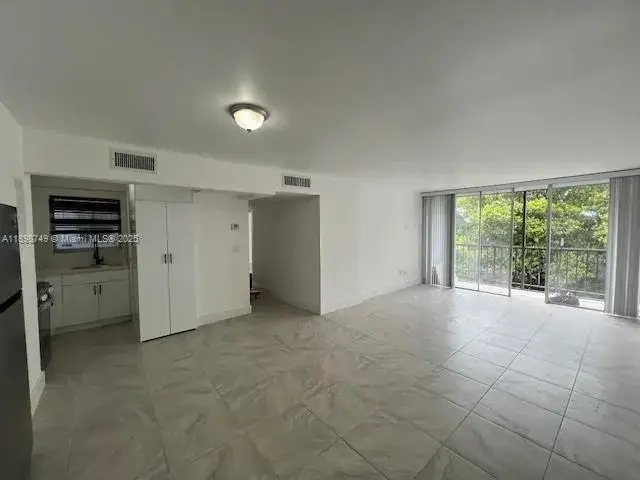 2 bedroom 1 bath Residential for sale at 210 Fontainebleau Blvd # 411, Miami FL 33172
