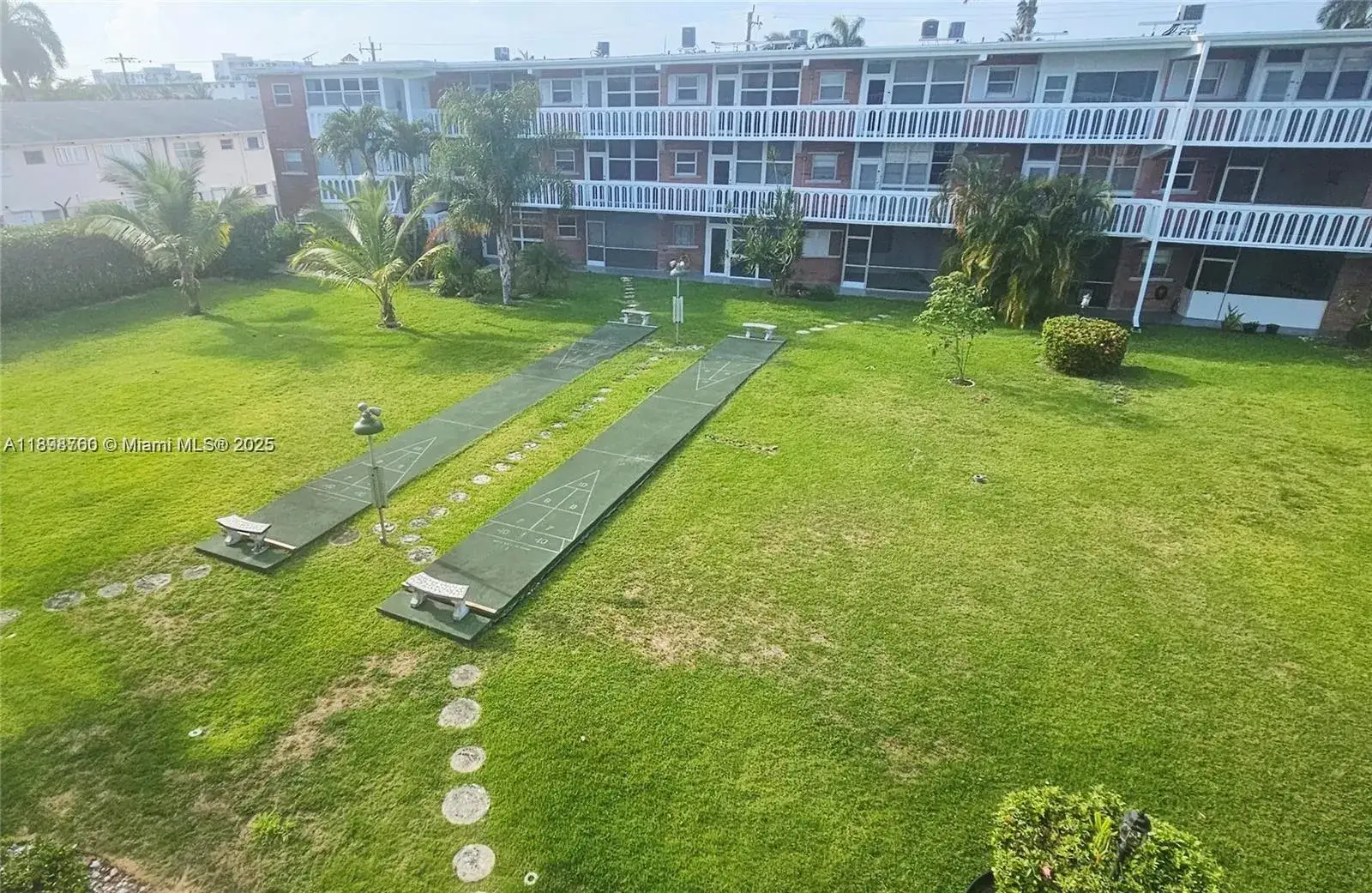 1 bedroom 1 bath Residential Lease for rent at 141 NE 10th Ave # 23A, Hallandale Beach FL 33009
