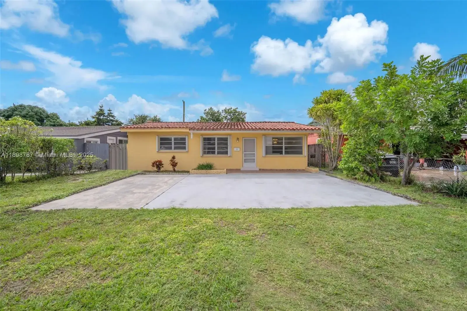 2 bedroom 1 bath Residential for sale at 6288 SW 22nd Ct, Miramar FL 33023
