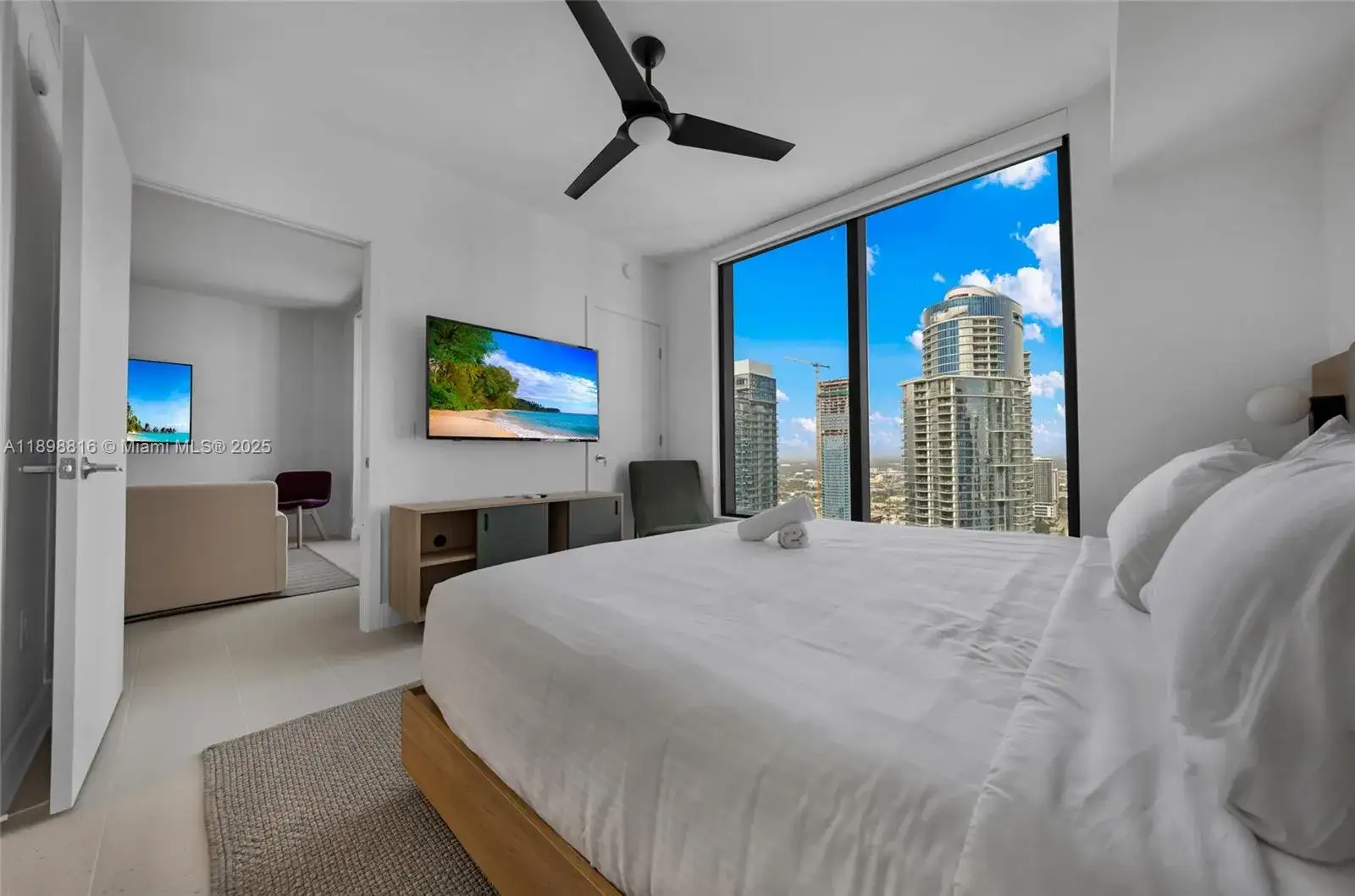 1 bedroom 1 bath Residential for sale at 159 NE 6th St # 4011, Miami FL 33132
