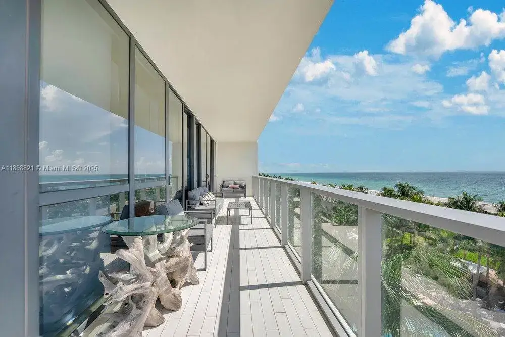 2 bedroom 2 bath Residential Lease for rent at 2201 Collins Ave # 628, Miami Beach FL 33139