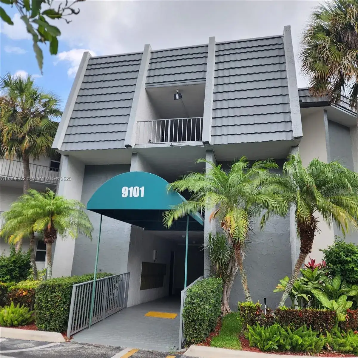 2 bedroom 2 bath Residential Lease for rent at 9101 Lime Bay Blvd # 305, Tamarac FL 33321