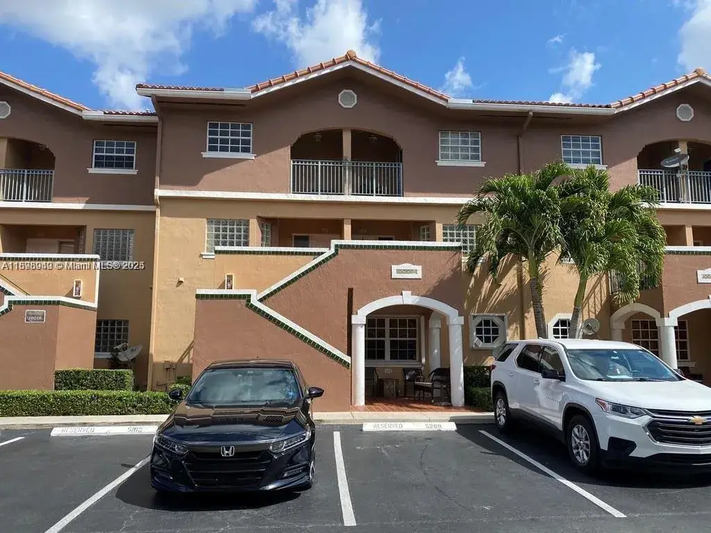 2 bedroom 2 bath Residential for sale at 10030 Hammocks Blvd # 3, Miami FL 33196