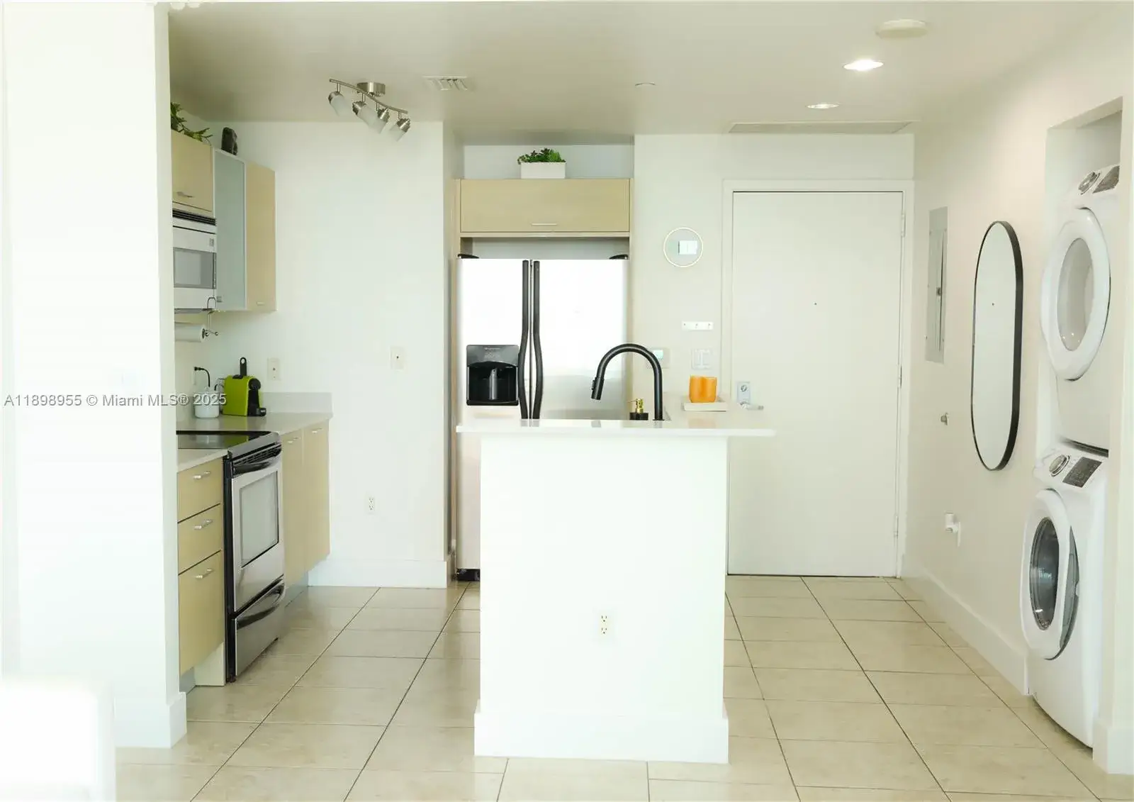 2 bedroom 2 bath Residential Lease for rent at 350 NE 24th St # 406, Miami FL 33137