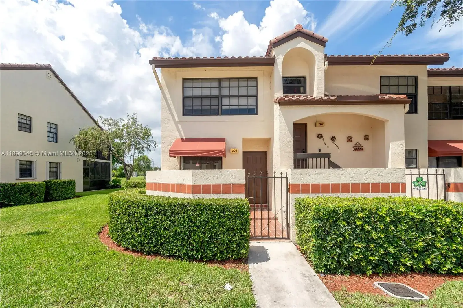 3 bedroom 2 bath Residential for sale at 201 Freedom Ct # 201, Deerfield Beach FL 33442