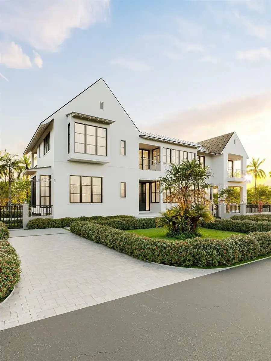 4 bedroom 4 bath Residential for sale at 5262 La Gorce Dr, Miami Beach FL 33140