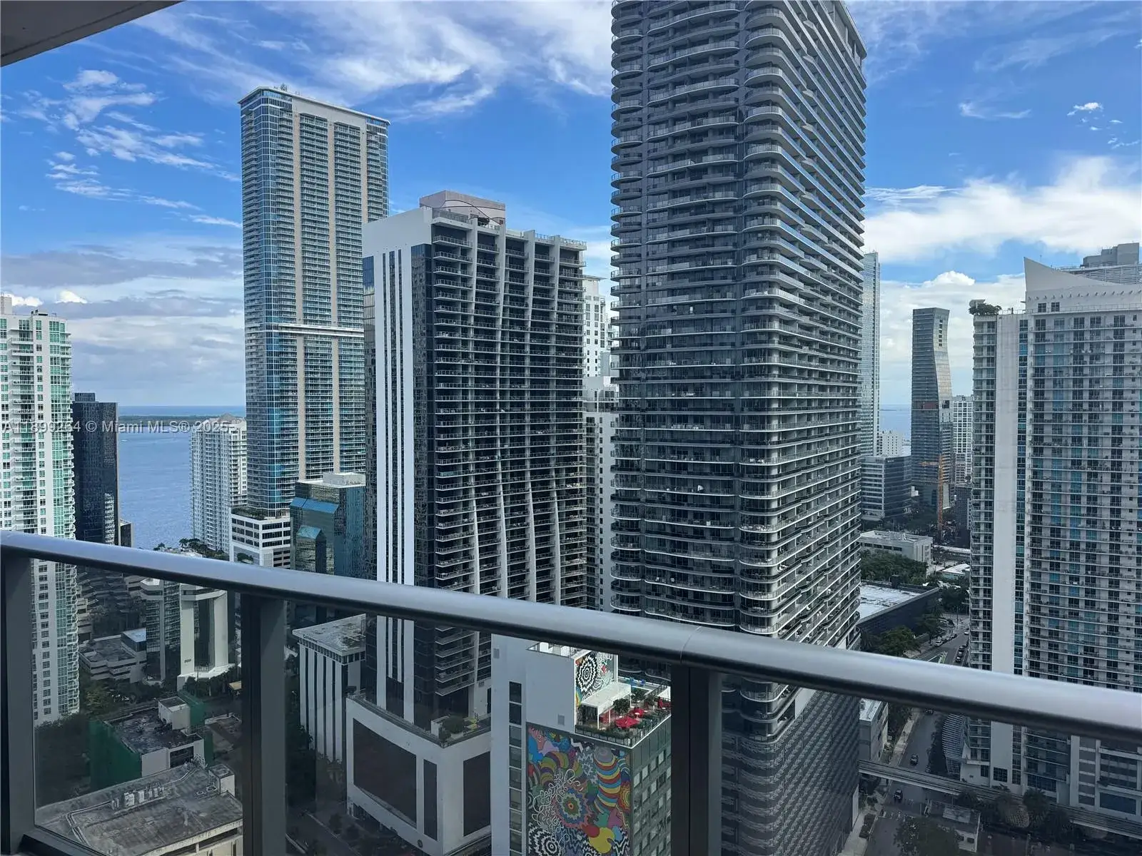 1 bedroom 2 bath Residential Lease for rent at 45 SW 9th St # 3404, Miami FL 33130