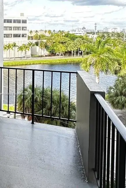 2 bedroom 2 bath Residential for sale at 16450 Miami Dr # 503, North Miami Beach FL 33162