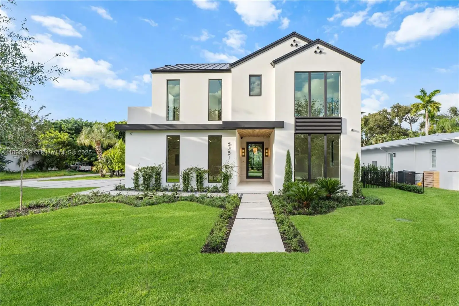 5 bedroom 6 bath Residential for sale at 6781 SW 75th Ter, South Miami FL 33143