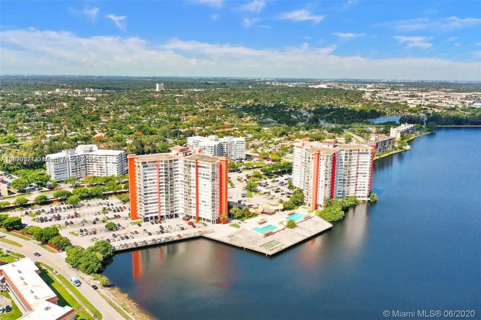 1 bedroom 2 bath Residential for sale at 1351 NE Miami Gardens Dr # 1404E, Miami FL 33179