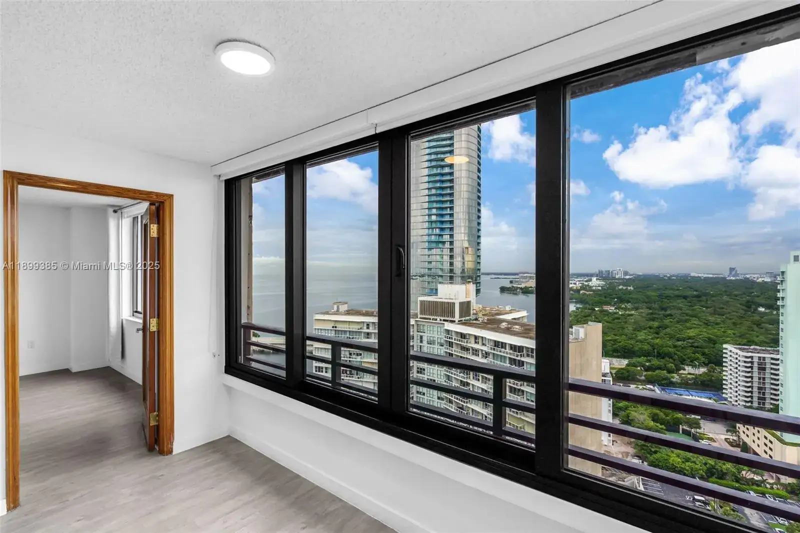 1 bedroom 2 bath Residential for sale at 2333 Brickell Ave, Miami FL 33129
