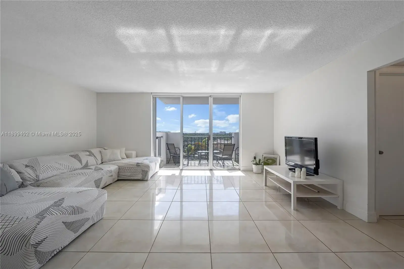 2 bedroom 2 bath Residential Lease for rent at 2750 NE 183rd St # 804, Aventura FL 33160