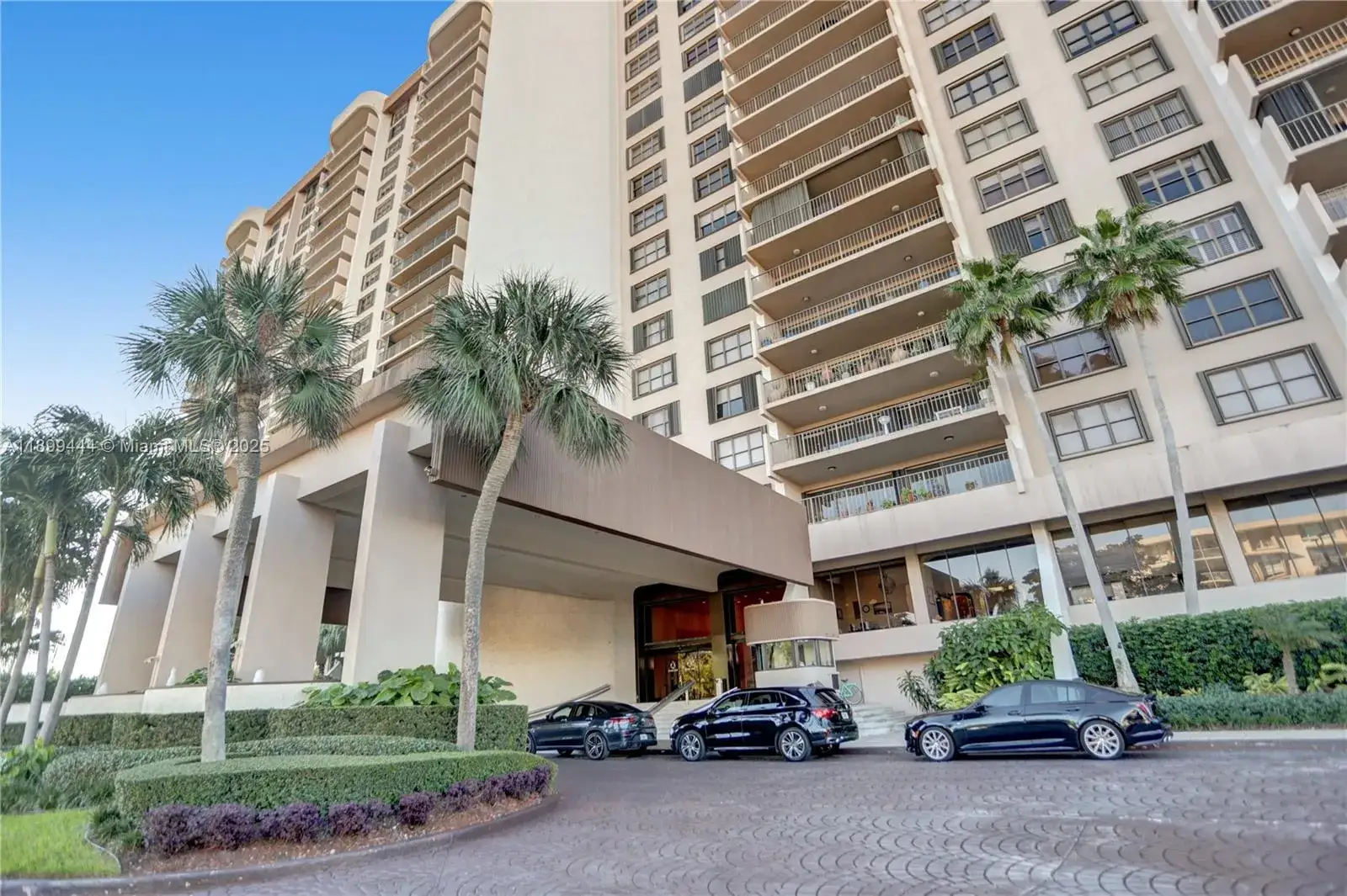 2 bedroom 2 bath Residential for sale at 1800 NE 114th St # 607, Miami FL 33181
