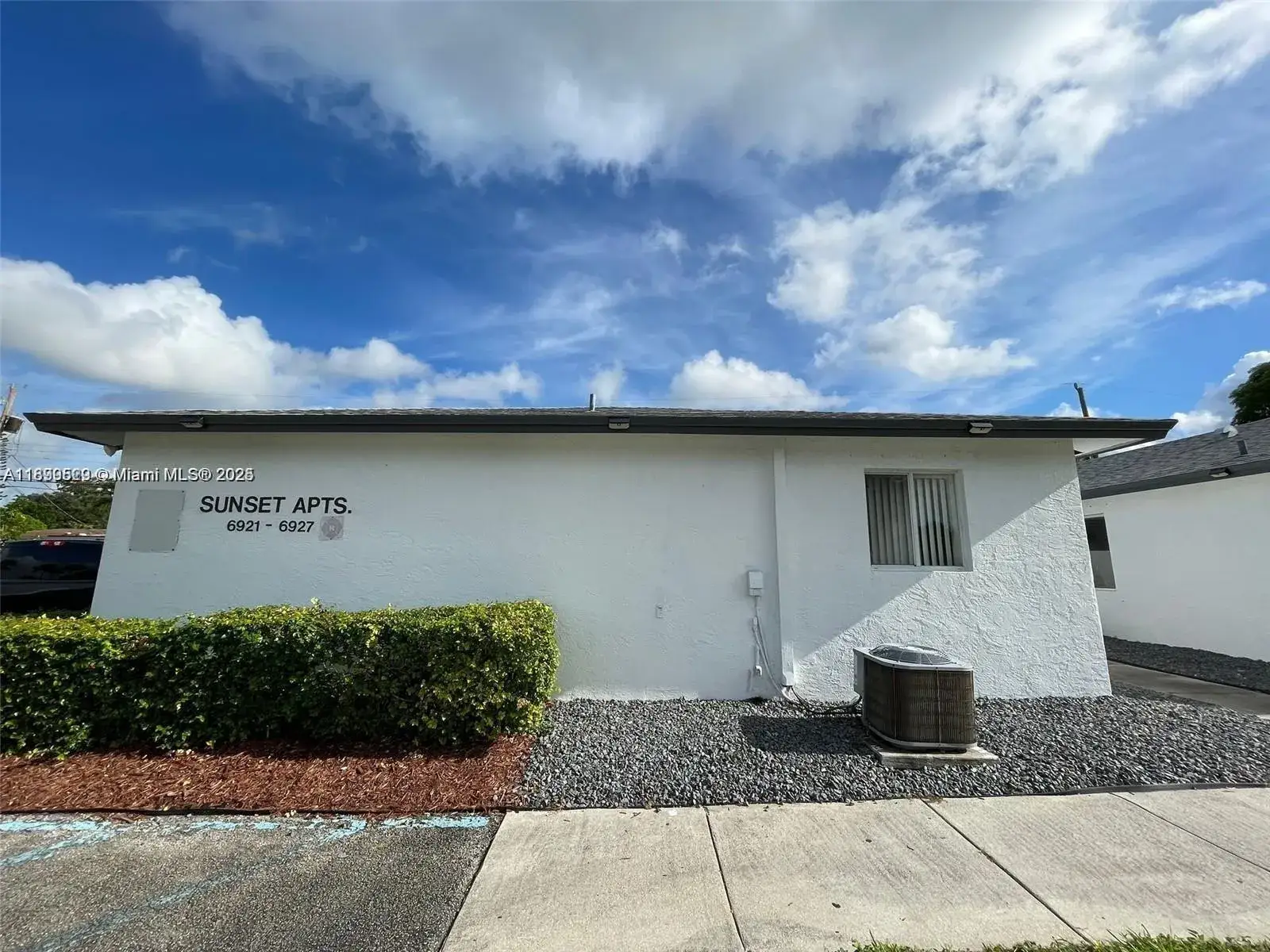 2 bedroom 1 bath Residential Lease for rent at 6921 Pembroke Rd # 6921, Pembroke Pines FL 33023