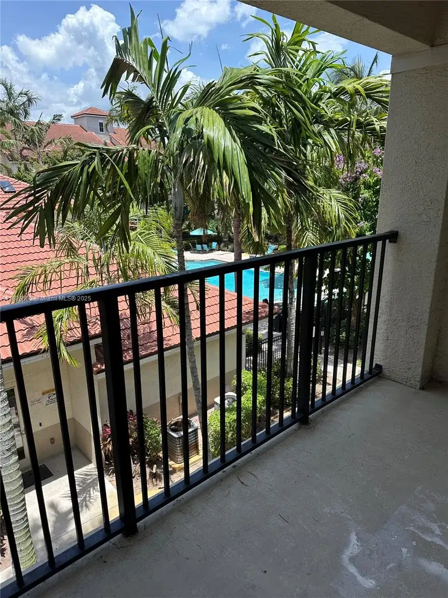 2 bedroom 2 bath Residential for sale at 5840 W Sample Rd # 306, Coral Springs FL 33067