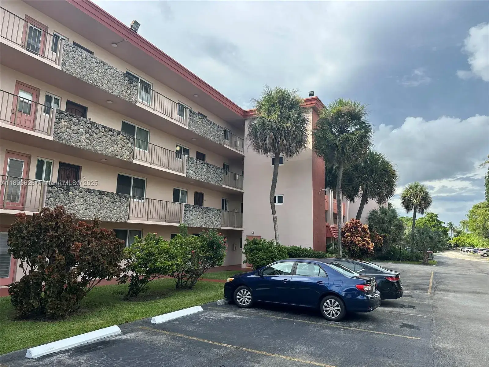 1 bedroom 1 bath Residential for sale at 1101 NW 58th Ter # 108, Sunrise FL 33313