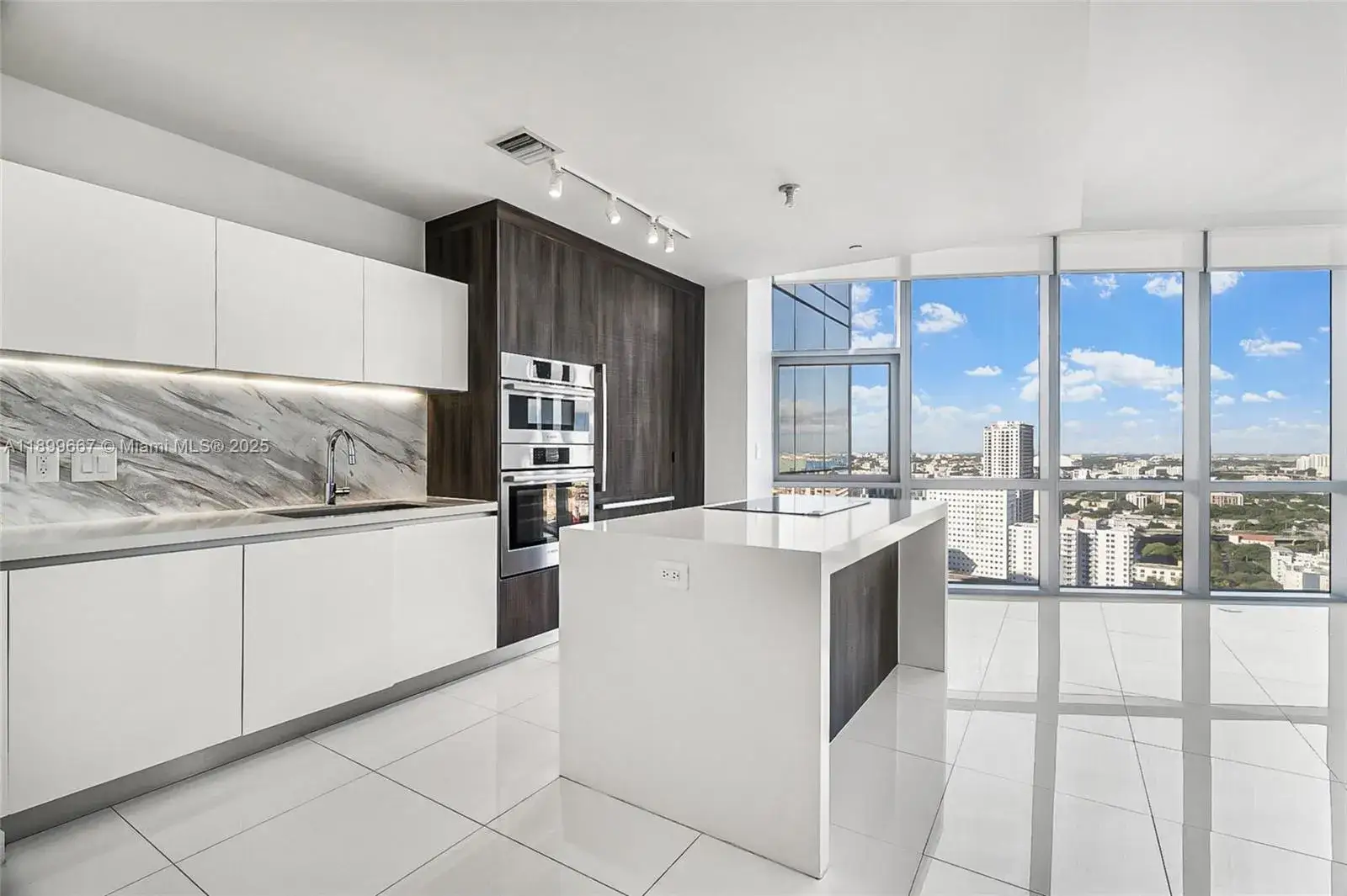 1 bedroom 1 bath Residential for sale at 851 NE 1st Ave # 2802, Miami FL 33132
