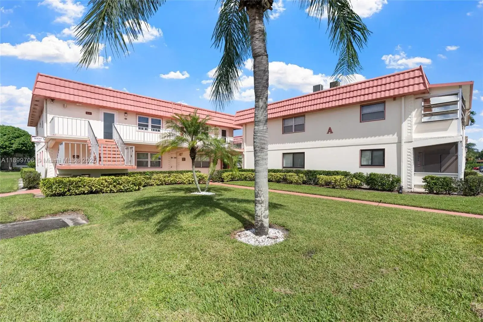 1 bedroom 1 bath Residential for sale at 39 Saxony A # 39, Delray Beach FL 33446