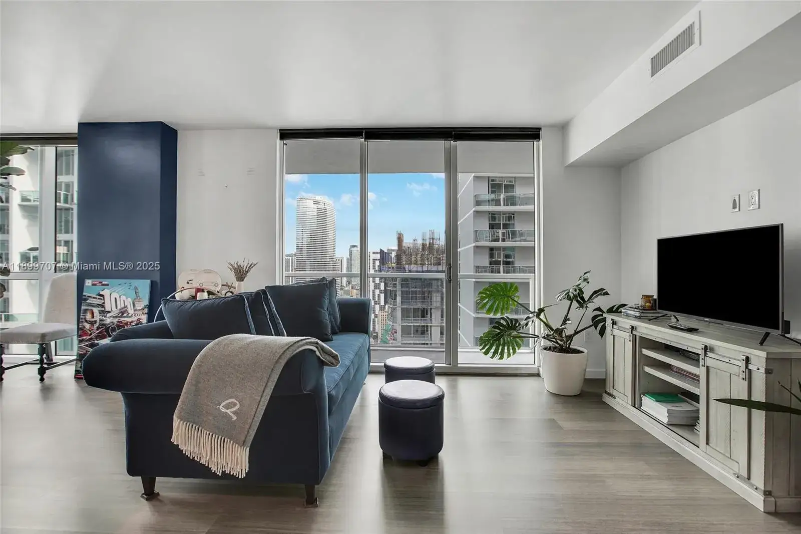 2 bedroom 2 bath Residential for sale at 55 SE 6th St # 3701, Miami FL 33131