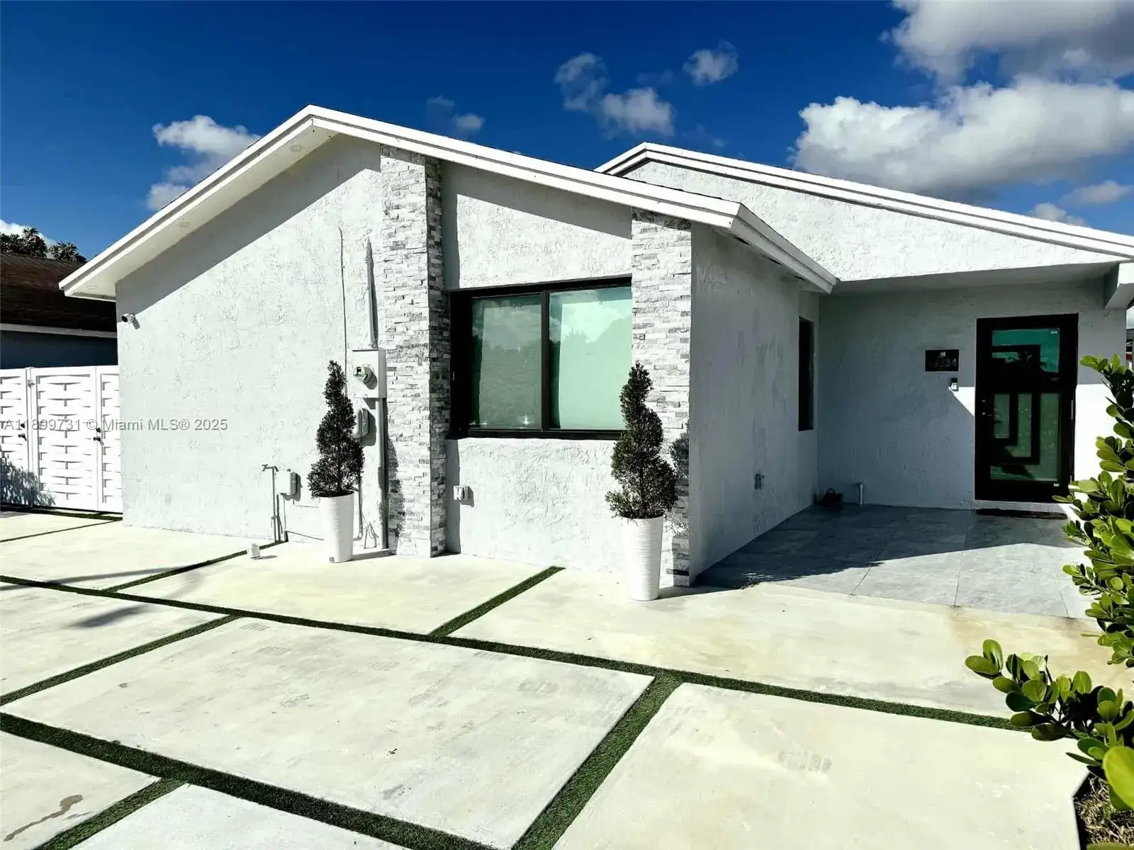 3 bedroom 3 bath Residential for sale at 19234 SW 121st Ct, Miami FL 33177