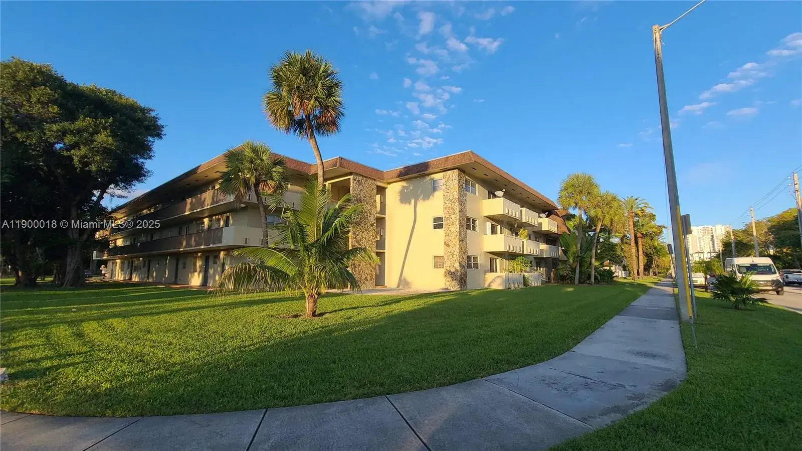 1 bedroom 1 bath Residential Lease for rent at 7505 SW 82nd St # 218, Miami FL 33143