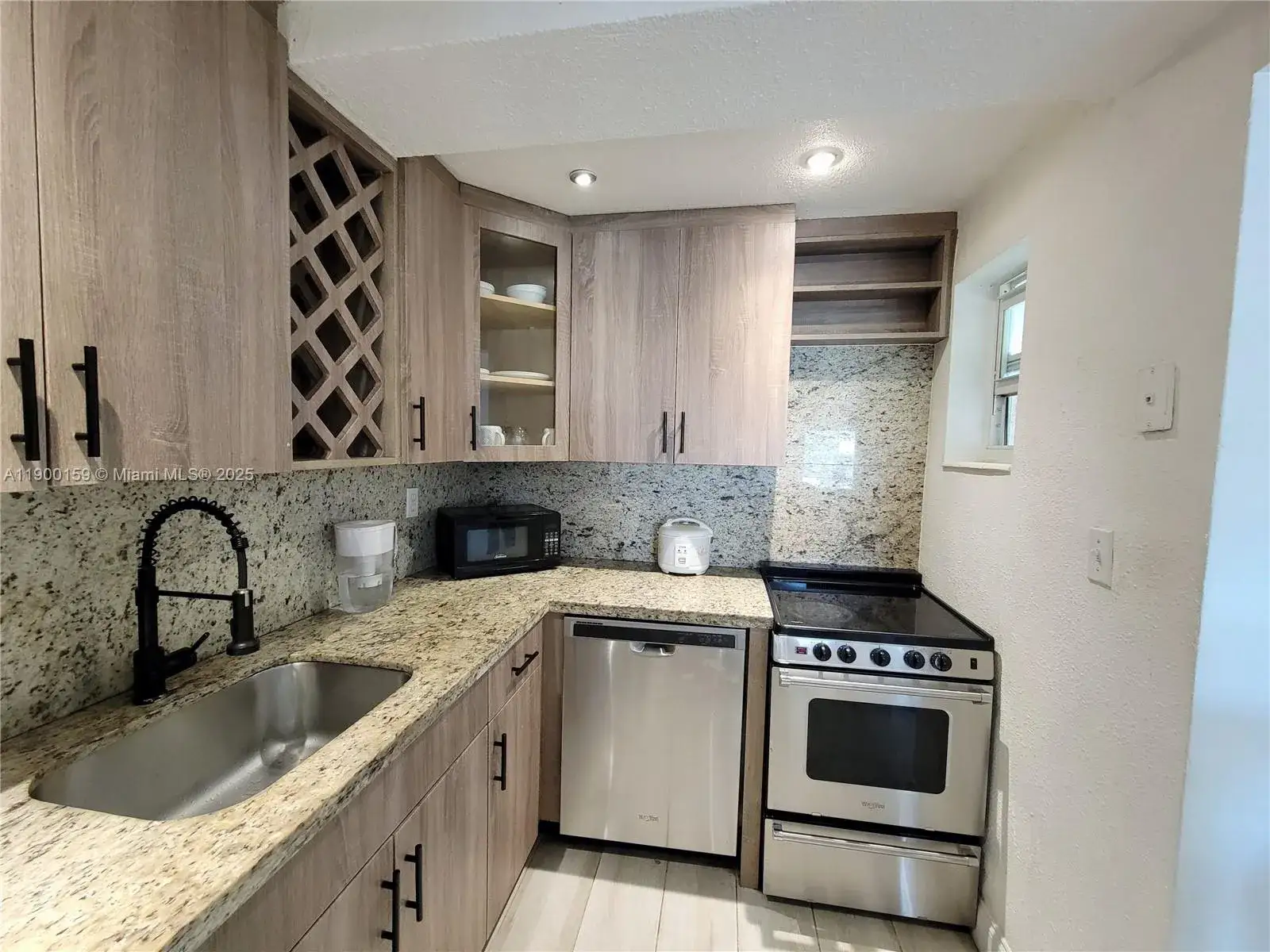 2 bedroom 1 bath Residential for sale at 8609 SW 68th Ct # 5, Pinecrest FL 33156