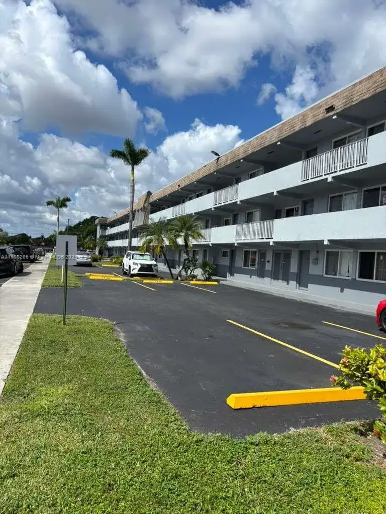 2 bedroom 1 bath Residential for sale at 11005 SW 1st St # 302, Sweetwater FL 33174