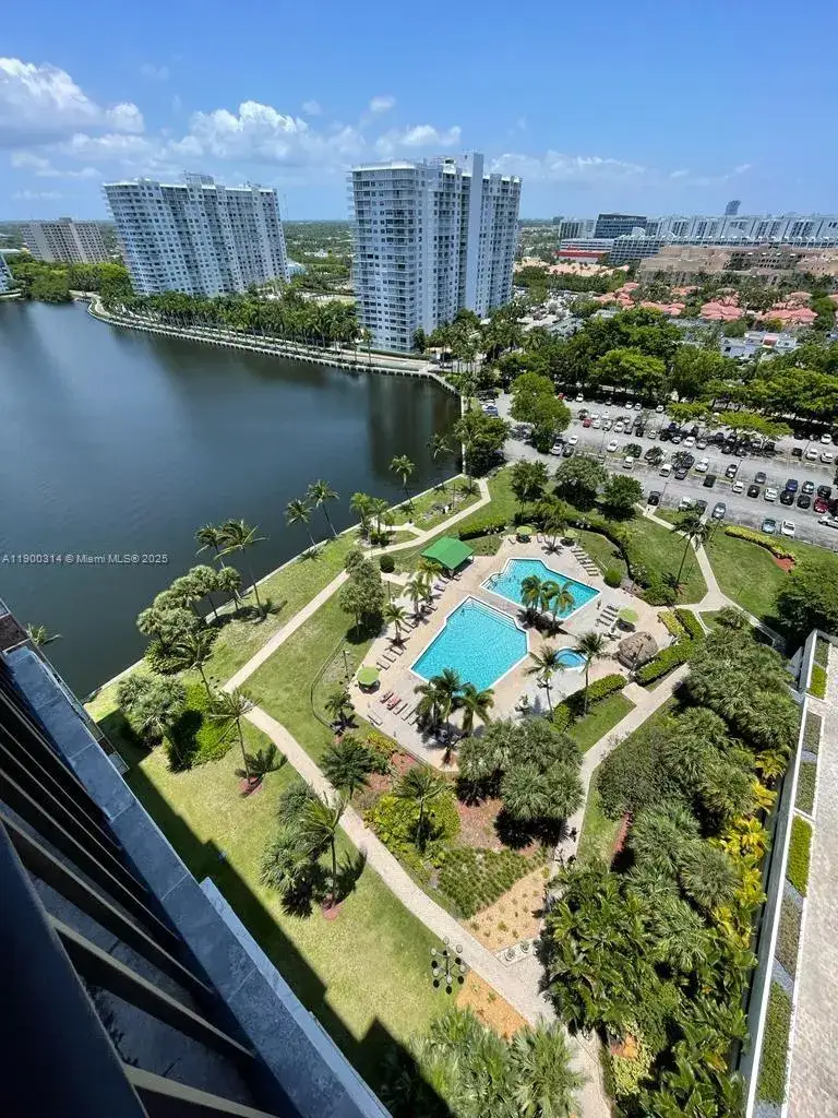 1 bedroom 1 bath Residential for sale at 18151 NE 31st Ct # 1810, Aventura FL 33160