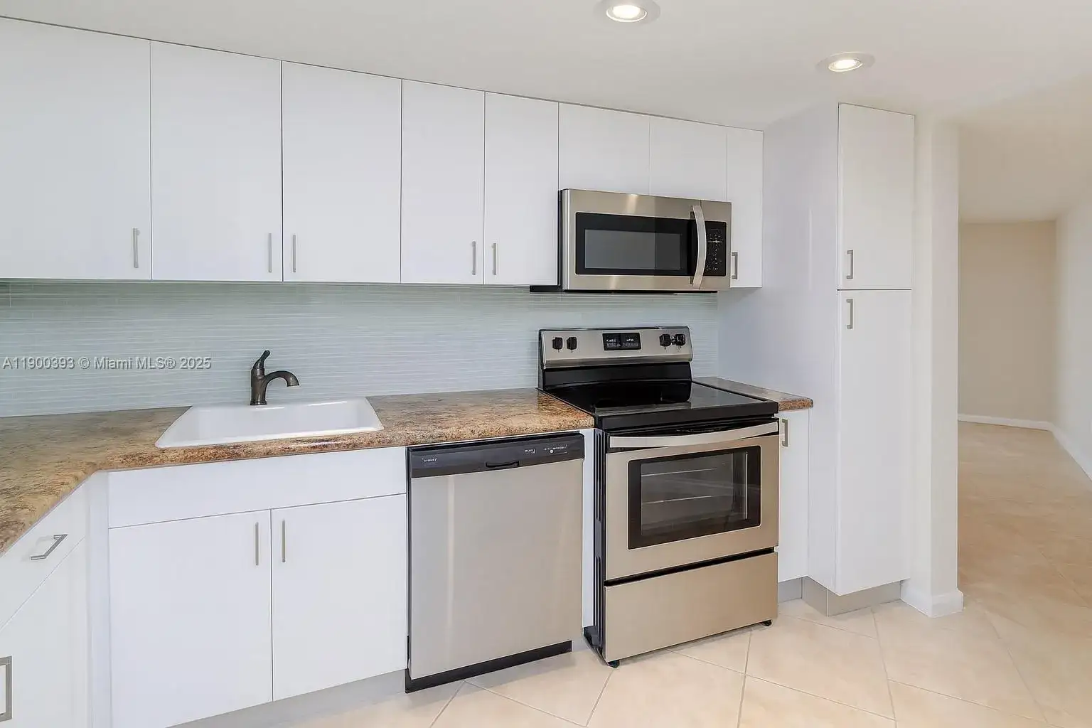 2 bedroom 2 bath Residential for sale at 3475 N Country Club Dr # 115, Aventura FL 33180