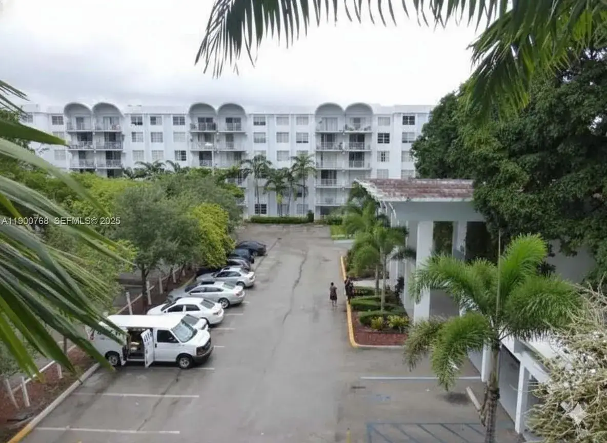 2 bedroom 2 bath Residential for sale at 494 NW 165th St Rd # 602, Miami FL 33169