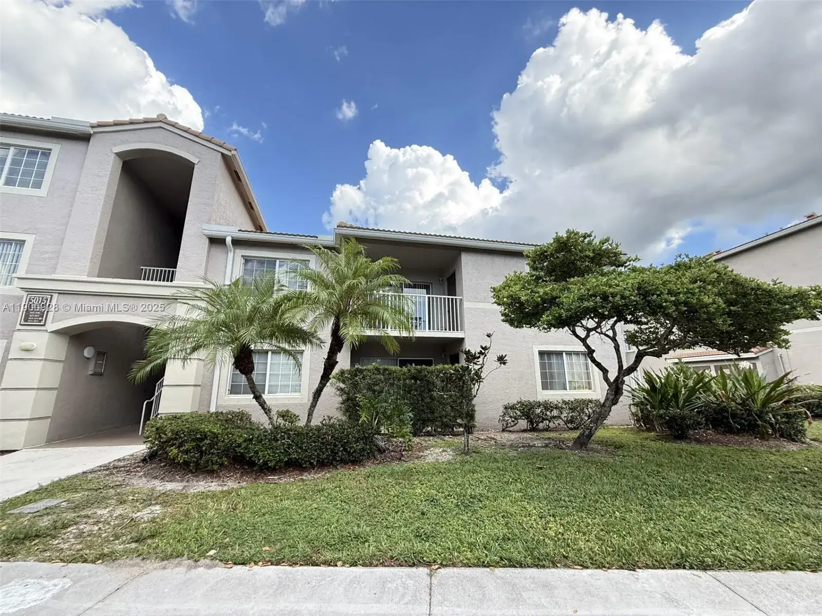 2 bedroom 2 bath Residential for sale at 5015 Wiles Rd # 207, Coconut Creek FL 33073