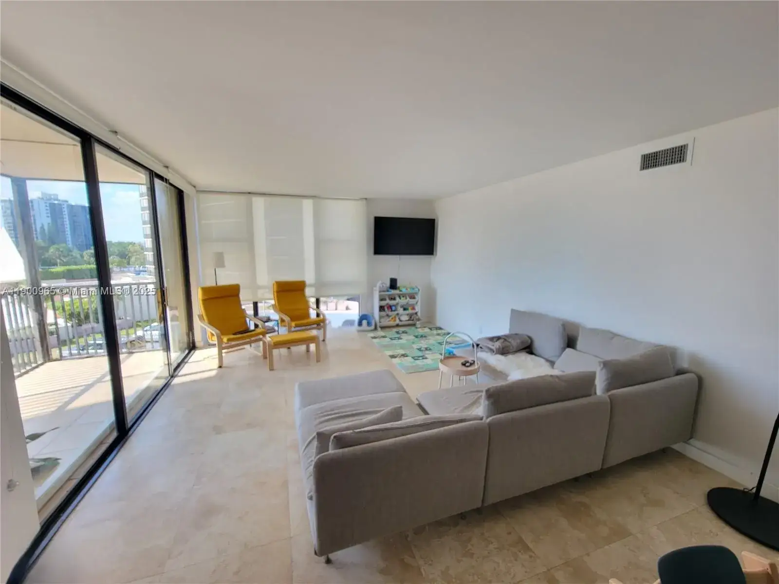 2 bedroom 2 bath Residential for sale at 20379 W Country Club Dr # 539, Aventura FL 33180