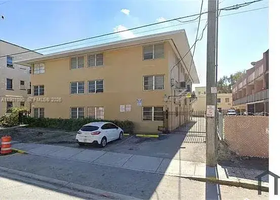 2 bedroom 1 bath Residential Lease for rent at 954 SW 4th St # 14, Miami FL 33130