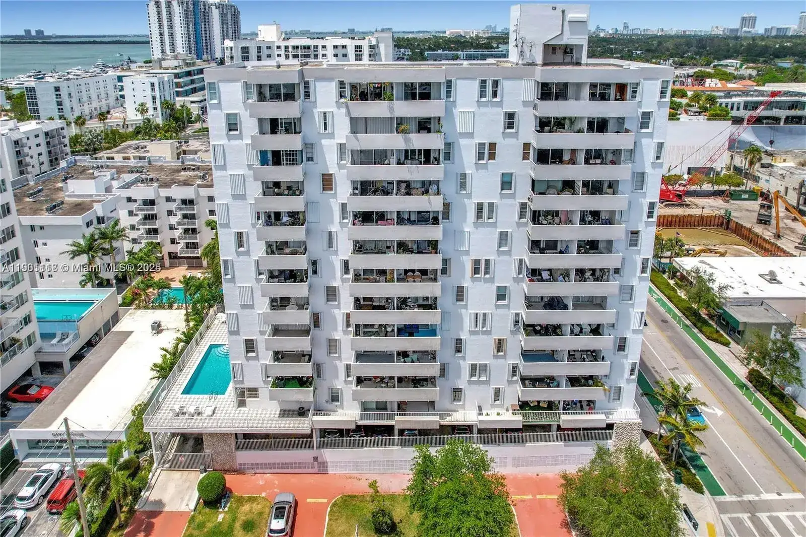 2 bedroom 1 bath Residential Lease for rent at 1331 Lincoln Rd # 804, Miami Beach FL 33139