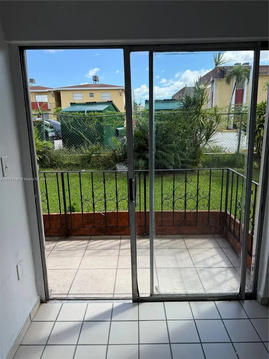 1 bedroom 1 bath Residential Lease for rent at 1001 NW 45 # 114, Miami FL 33126