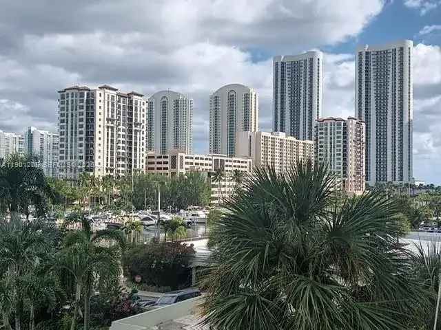 2 bedroom 2 bath Residential for sale at 500 Bayview Dr # 321, Sunny Isles Beach FL 33160