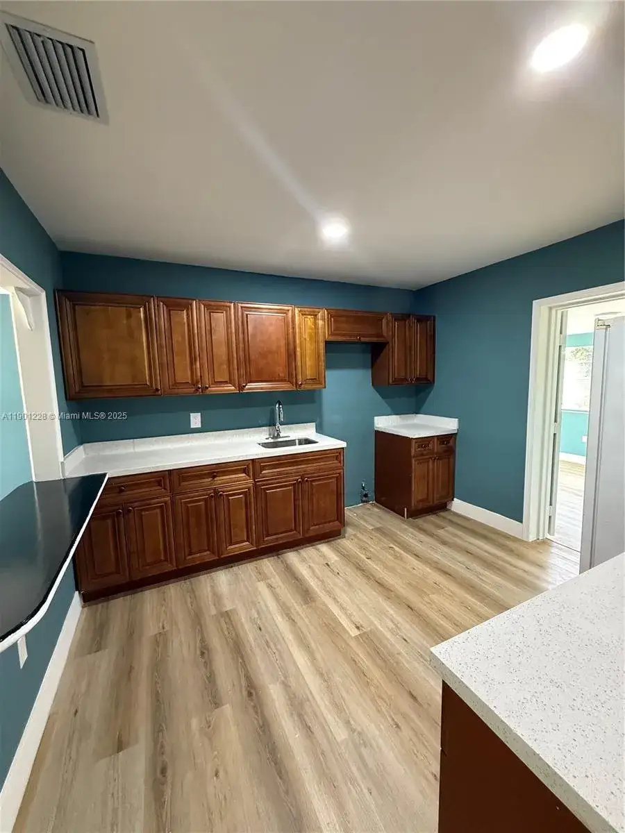 4 bedroom 1 bath Residential for sale at 2409 SE 2nd Ave SE, Vero Beach FL 32962