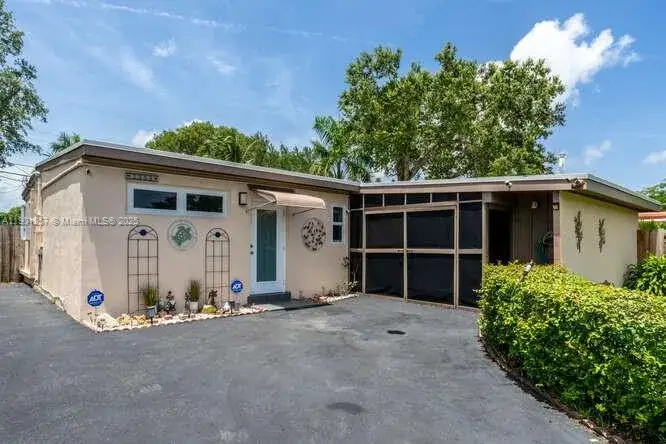 3 bedroom 2 bath Residential Lease for rent at 3309 SW 16th St, Fort Lauderdale FL 33312