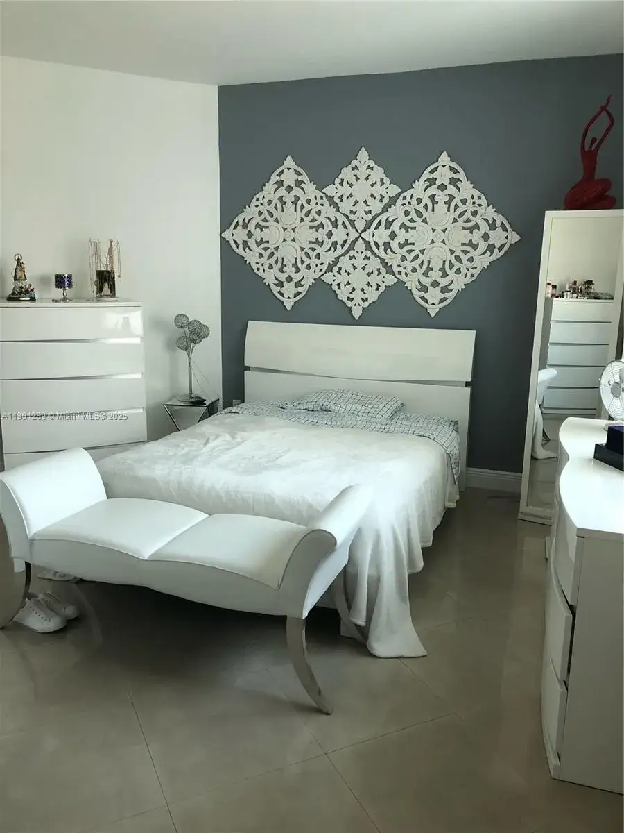 1 bedroom 1 bath Residential for sale at 350 S Miami Ave # 1511, Miami FL 33130