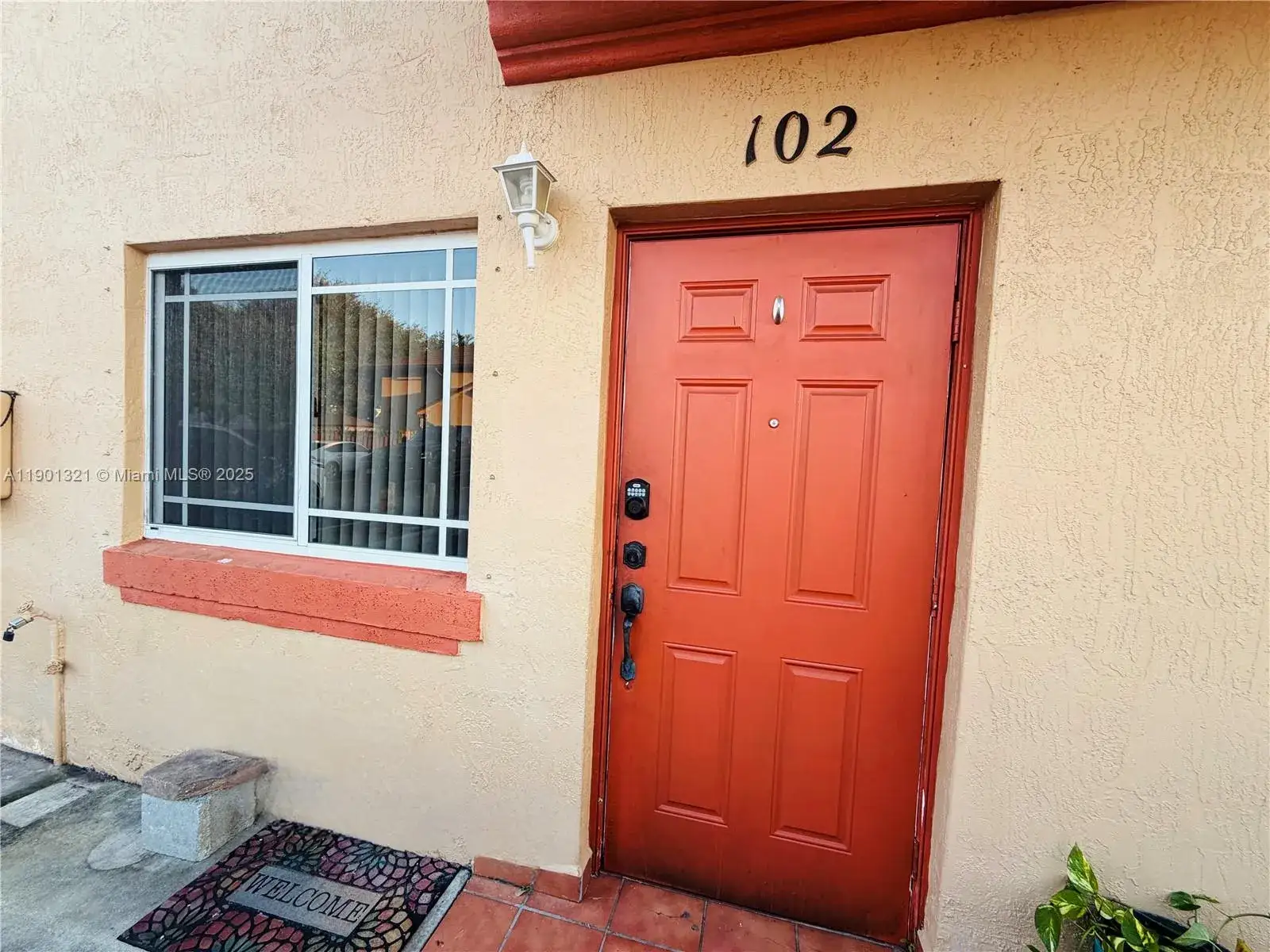 2 bedroom 2 bath Residential Lease for rent at 17302 NW 74th Ave # 102, Hialeah FL 33015