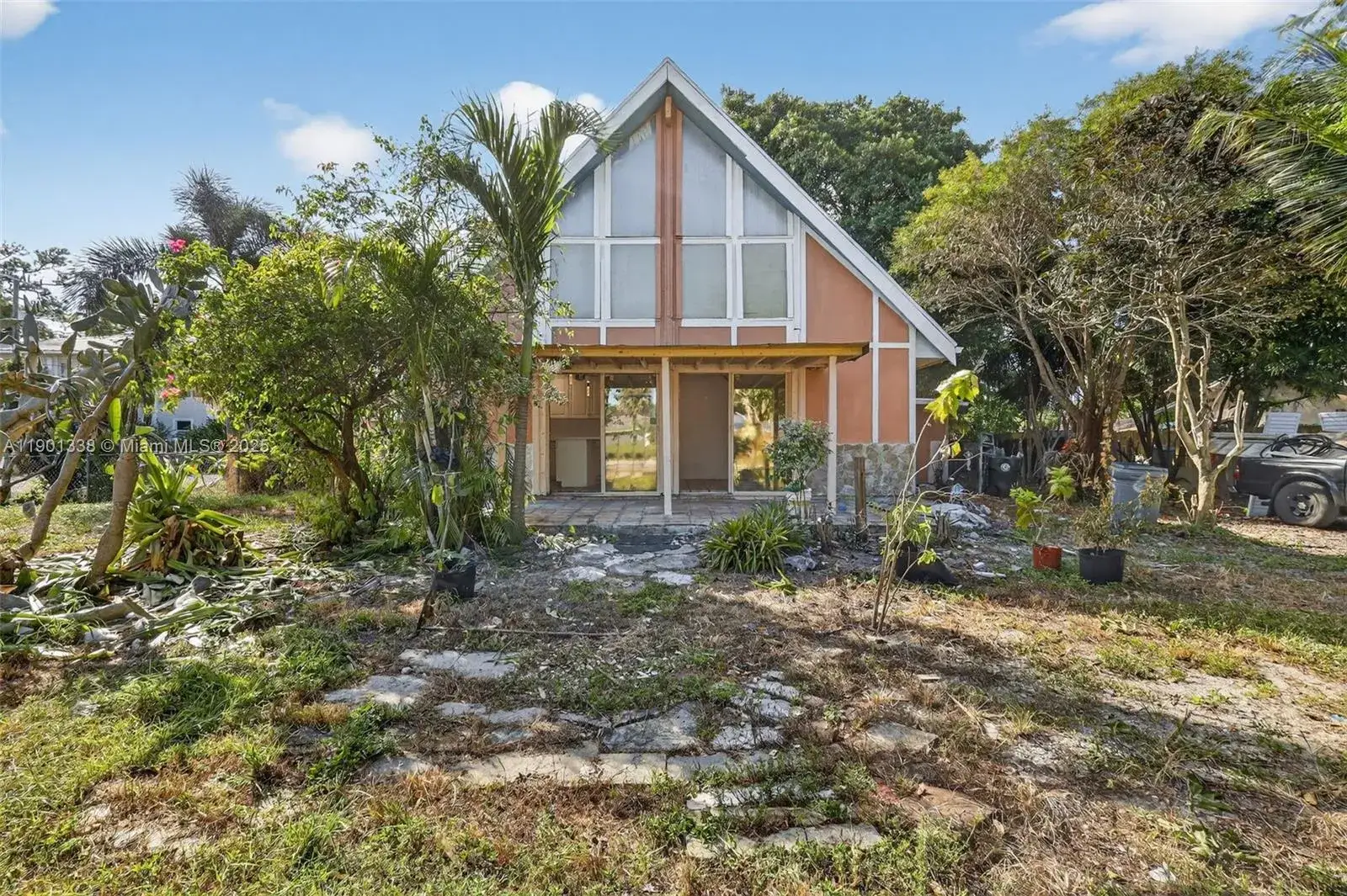 3 bedroom 2 bath Residential for sale at 611 Broward Ave, Green Acres FL 33463