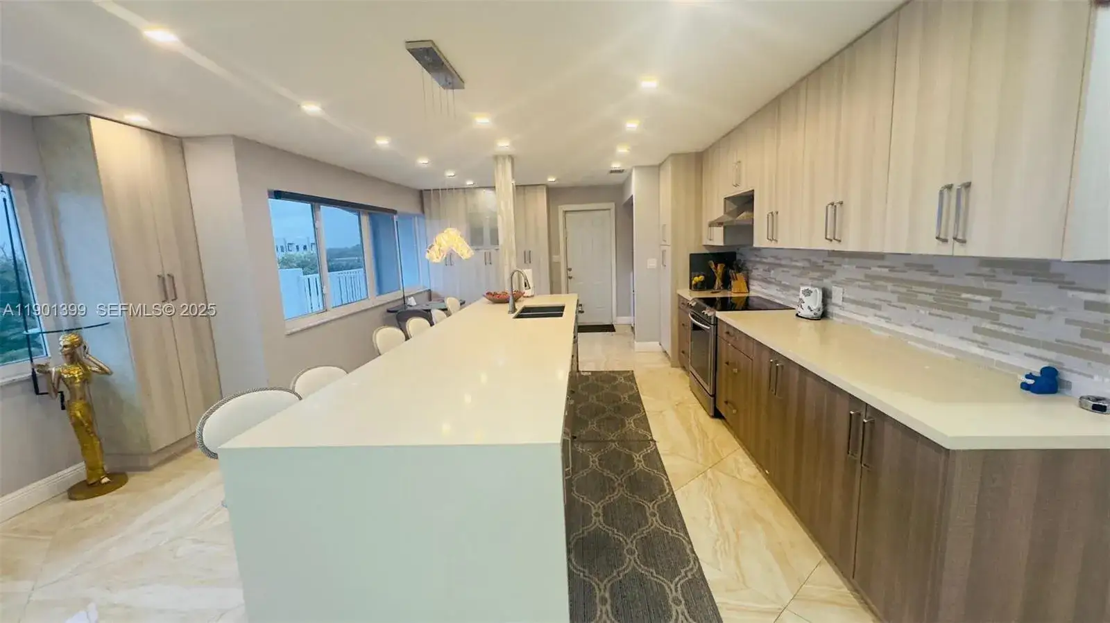 3 bedroom 2 bath Residential Lease for rent at 329 SE 3rd St # 502S, Hallandale Beach FL 33009
