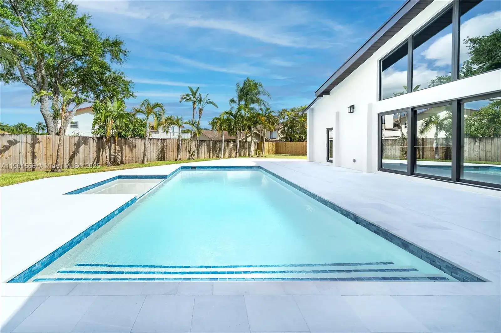 3 bedroom 3 bath Residential for sale at 842 W Coco Plum Cir, Plantation FL 33324